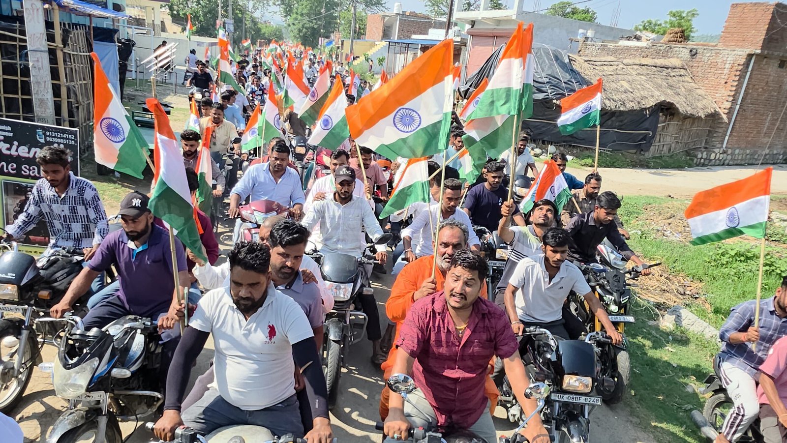 हिंदुस्तान जिंदाबाद, पाकिस्तान मुर्दाबाद, आतंकवाद के खिलाफ नारो के साथ निकाली तिरंगा यात्रा, पूर्व कैबिनेट मंत्री स्वामी यतीश्वरानंद के नेतृत्व में निकाली तिरंगा बाइक रैली